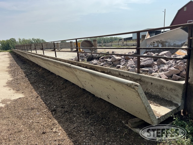 Cement feed bunks